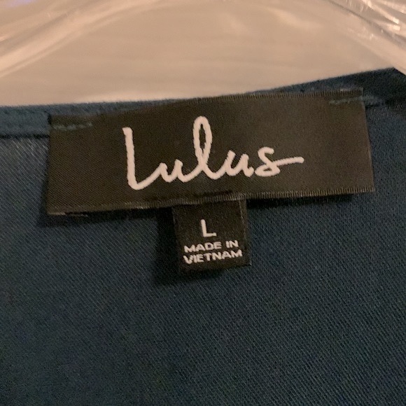 Lulu’s dark green tunic wrap with belt. - Picture 2 of 5